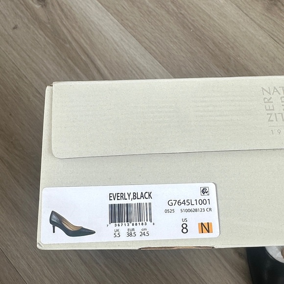 Everly Black Pointed Toe Heels Naturalizer Everly Pump - Picture 2 of 8